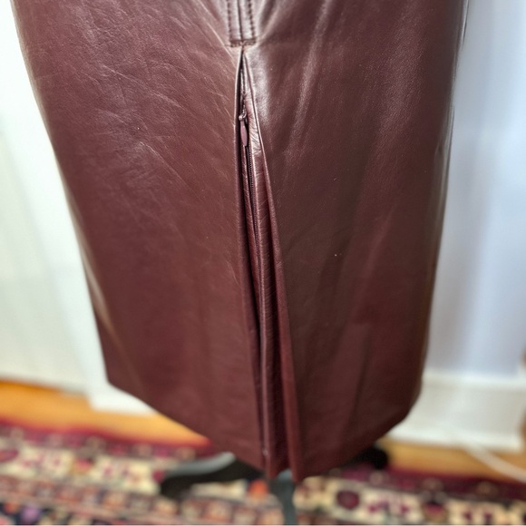Elie Tahari Rich Claret (wine) Leather Pencil Skirt. Fully lined. Size 14. NEW! - Picture 3 of 14